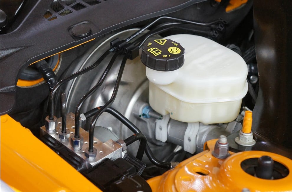 How to check your brake fluid levels