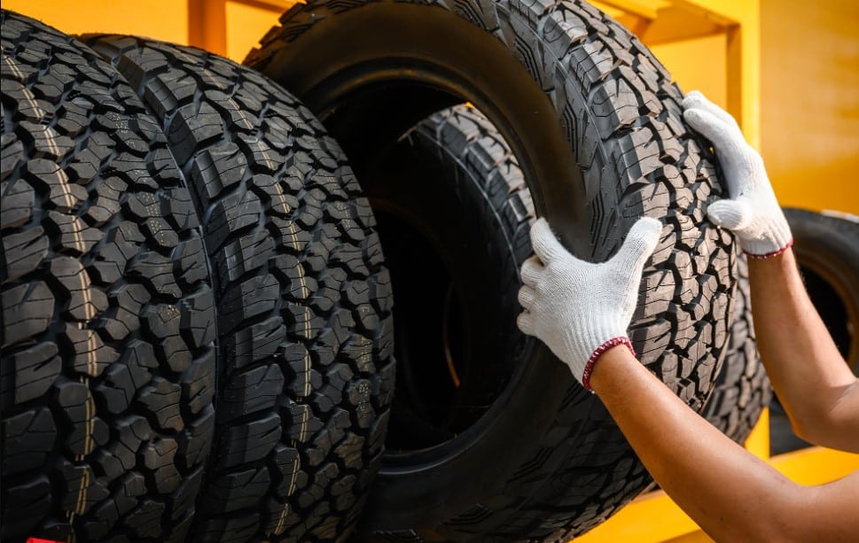 benefits of a 305 70R16 tire size
