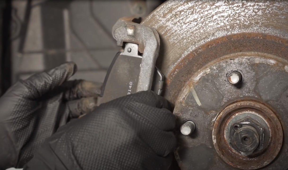 signs that your car needs to change brake pads