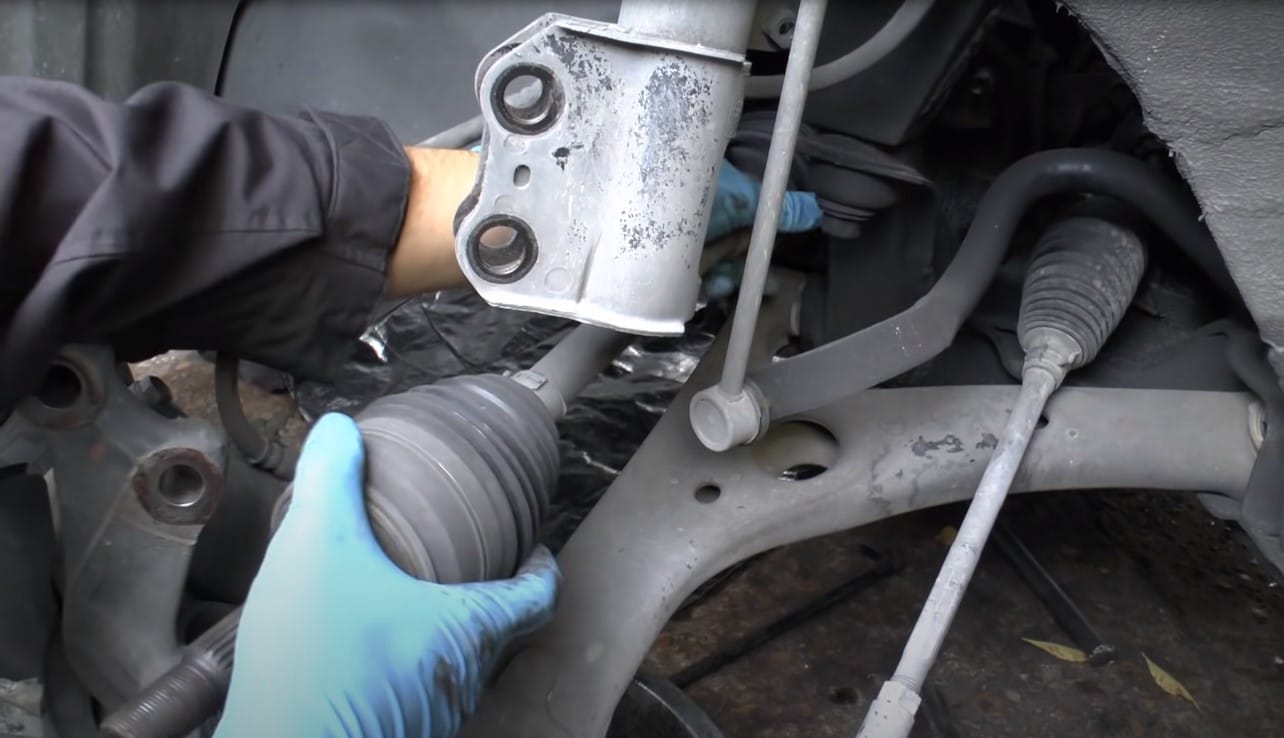 how much does it cost to fix a transmission leak
