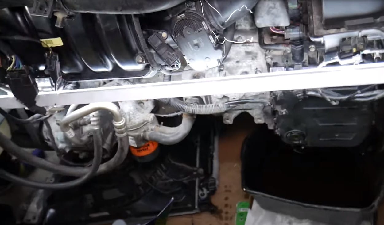 how to put transmission fluid in