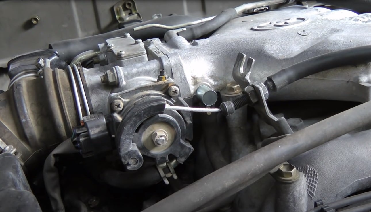 Vacuum leaks are one of the causes of engine code 7E8